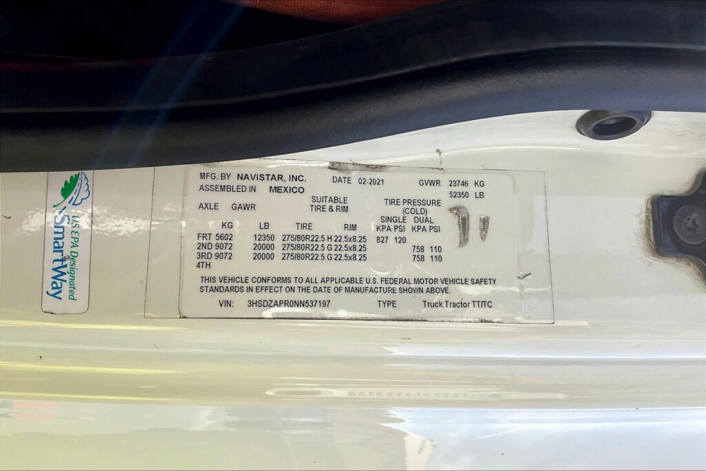 2022 CUM LT625 6×4 Sleeper