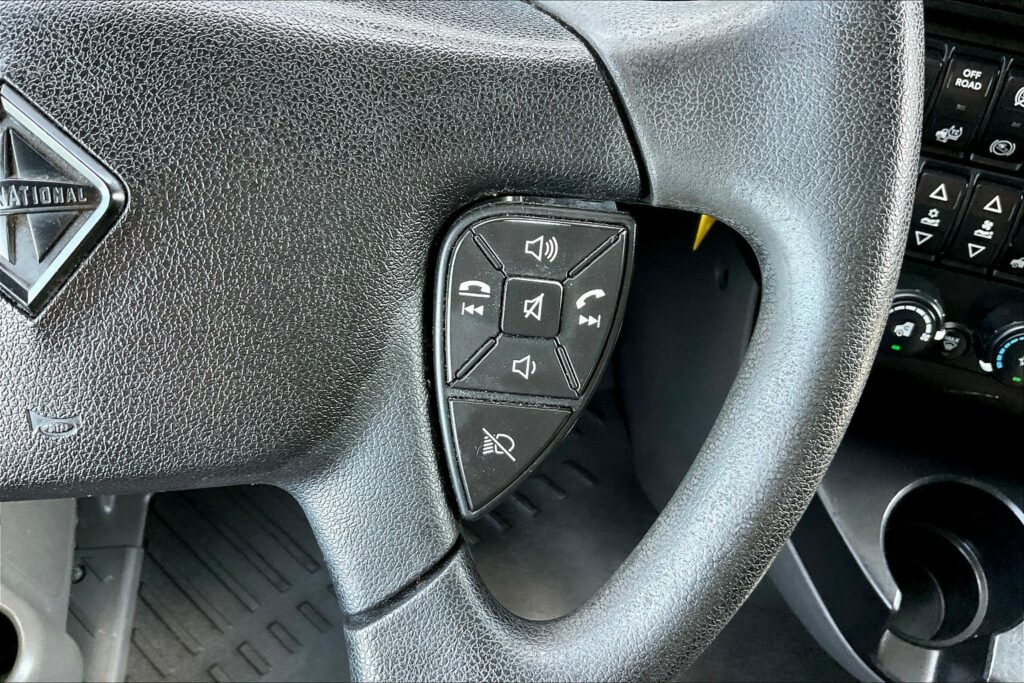 2022 CUM LT625 6×4 Sleeper