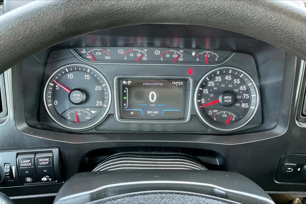 2022 CUM LT625 6×4 Sleeper