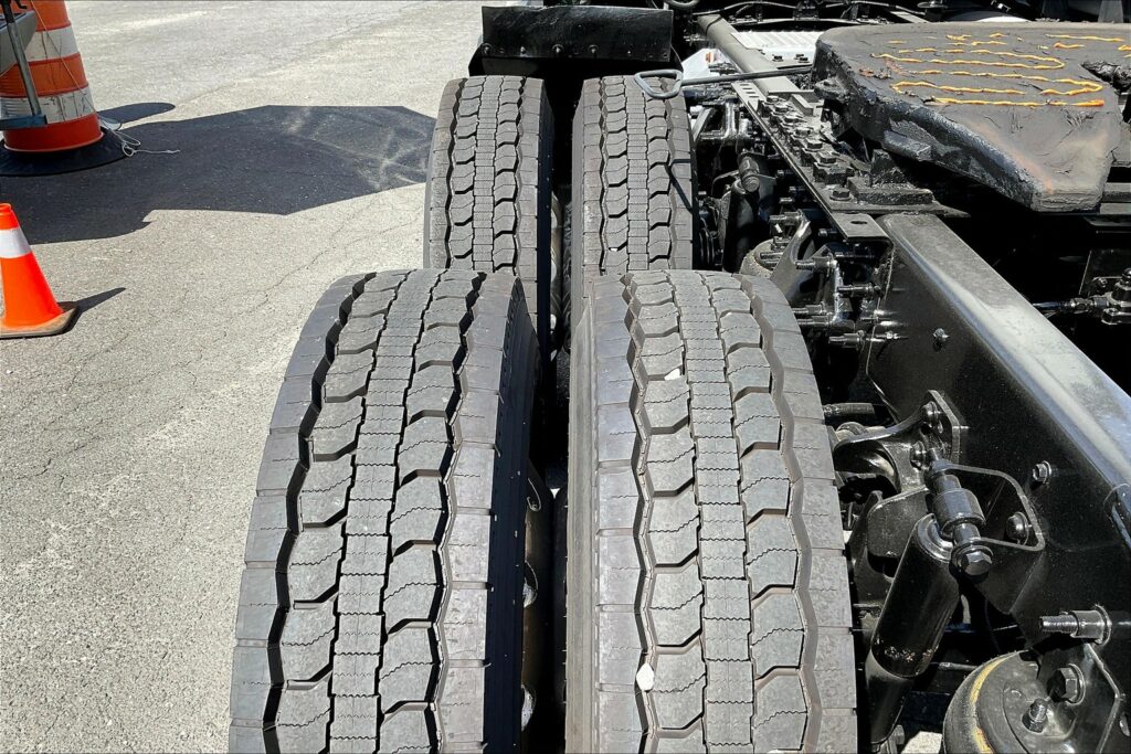 2022 CUM LT625 6×4 Sleeper