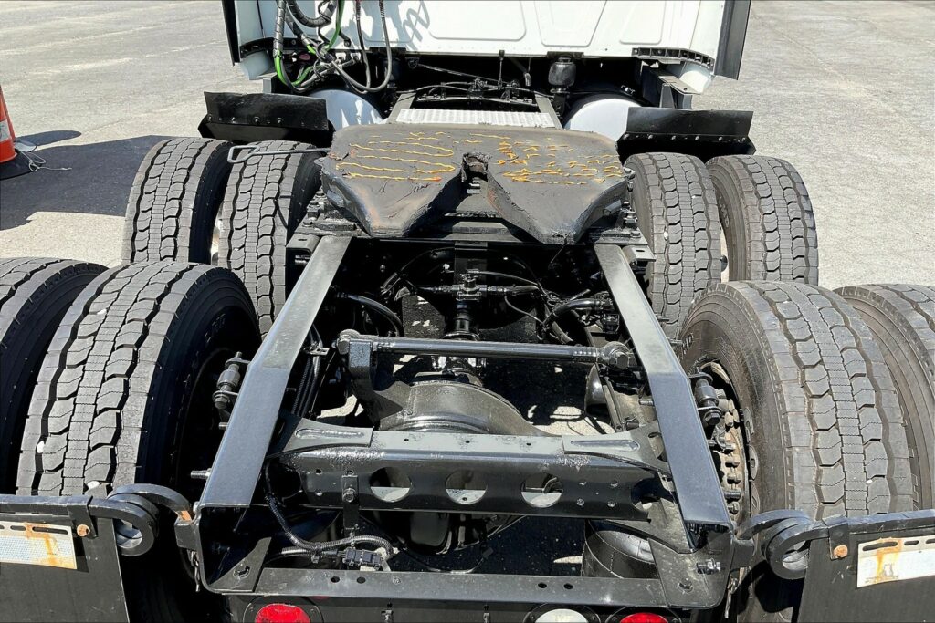 2022 CUM LT625 6×4 Sleeper