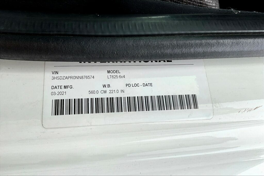 2022 CUM LT625 6×4 Sleeper