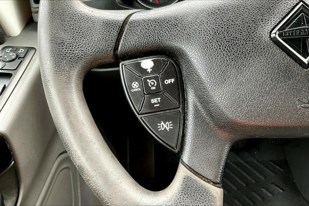 2022 CUM LT625 6×4 Sleeper