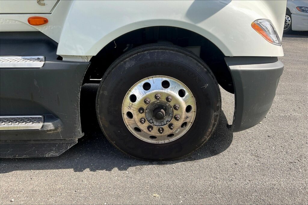 2022 CUM LT625 6×4 Sleeper