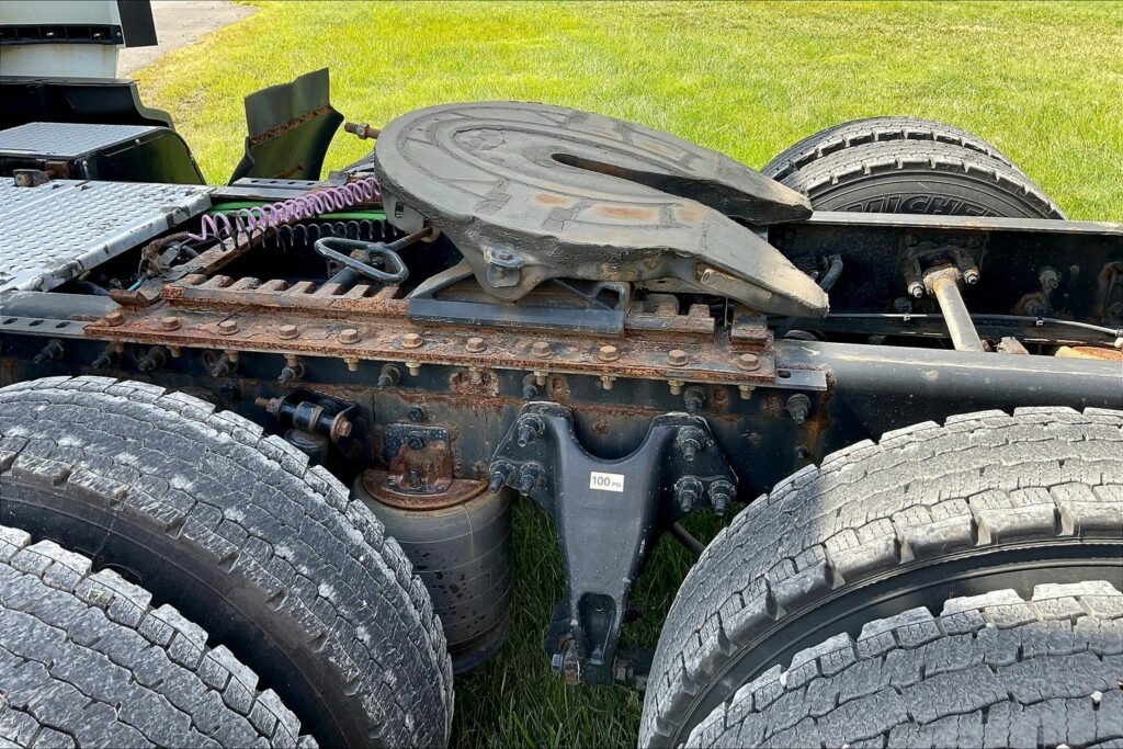 2021 CUM LT625 6×4 Sleeper