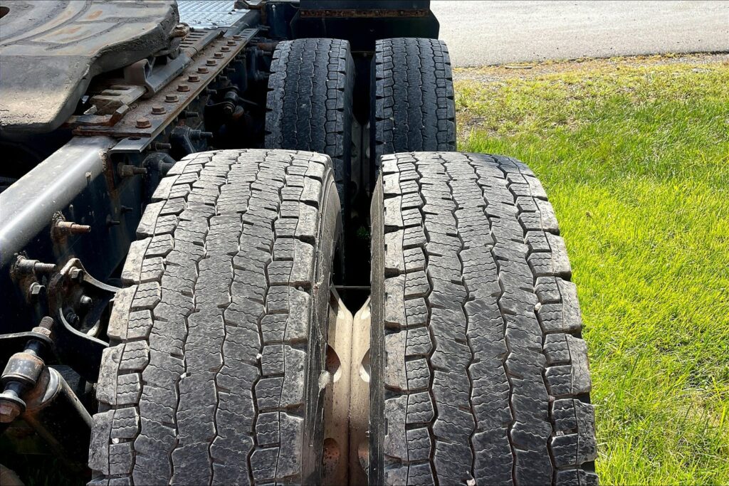 2021 CUM LT625 6×4 Sleeper