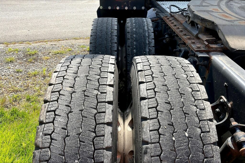 2021 CUM LT625 6×4 Sleeper