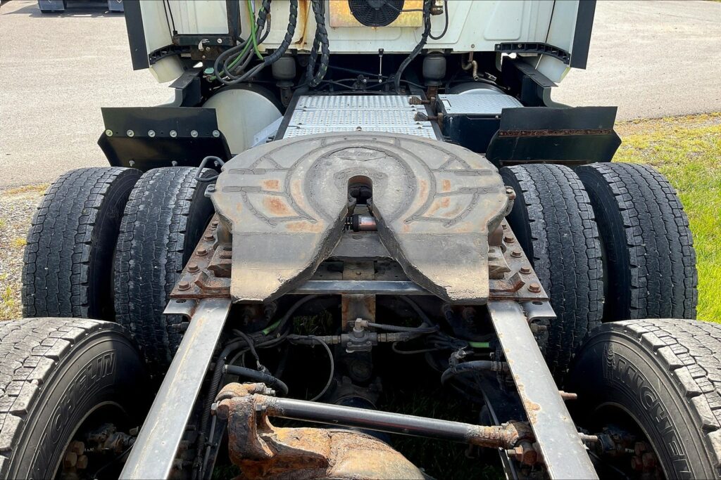 2021 CUM LT625 6×4 Sleeper