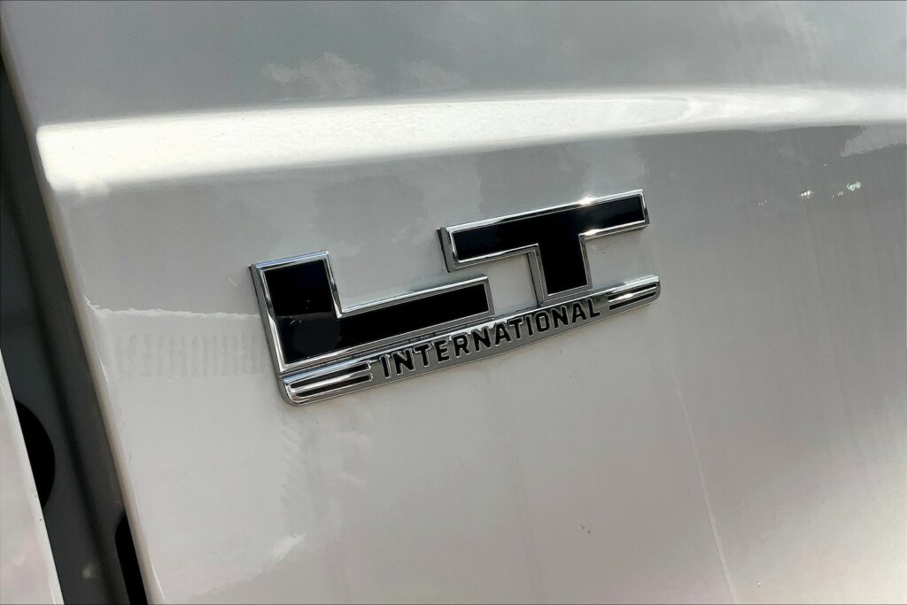 2021 CUM LT625 6×4 Sleeper