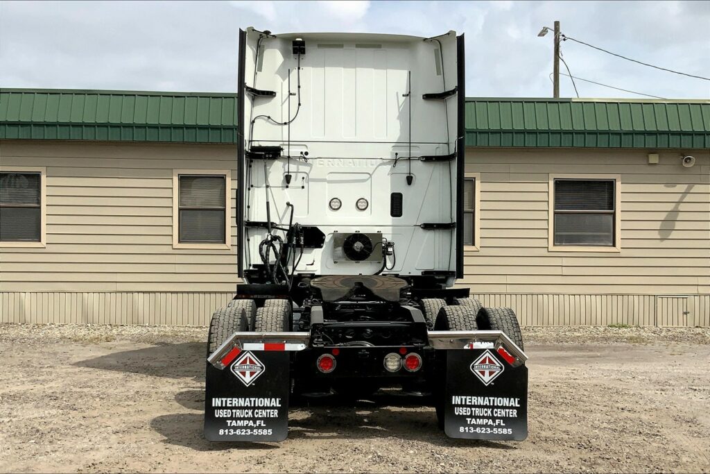 2021 CUM LT625 6×4 Sleeper