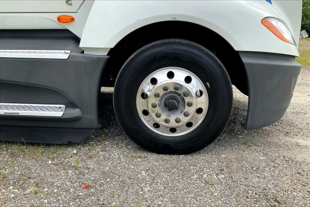 2021 CUM LT625 6×4 Sleeper