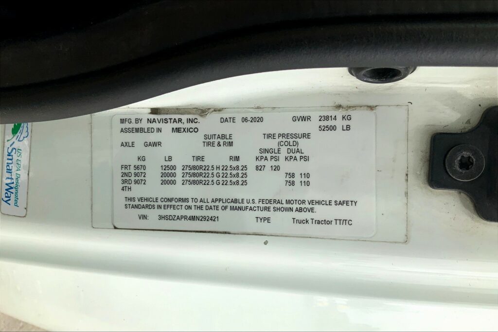 2021 CUM LT625 6×4 Sleeper