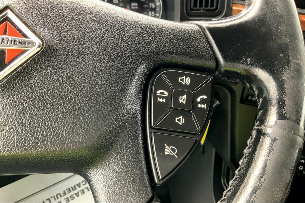 2021 CUM LT625 6×4 Sleeper