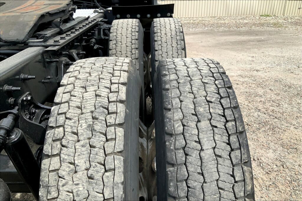 2021 CUM LT625 6×4 Sleeper