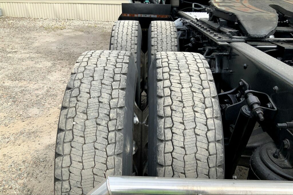 2021 CUM LT625 6×4 Sleeper