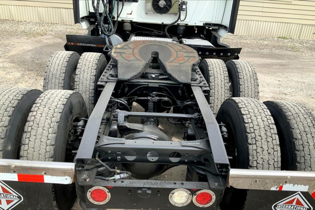 2021 CUM LT625 6×4 Sleeper