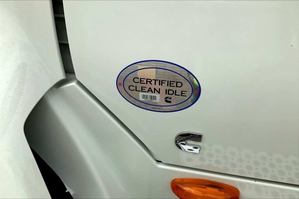 2021 CUM LT625 6×4 Sleeper