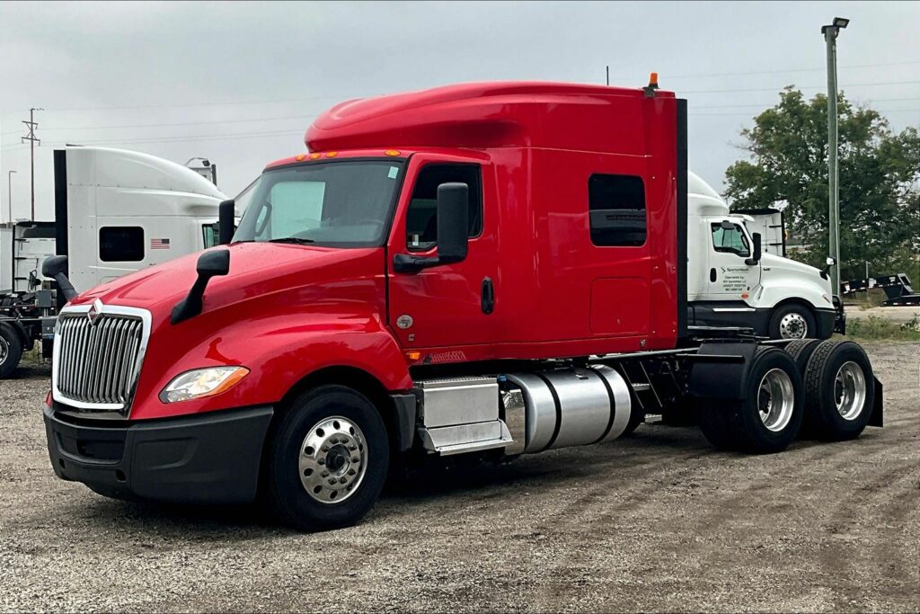 2021 CUM LT625 6×4 Sleeper