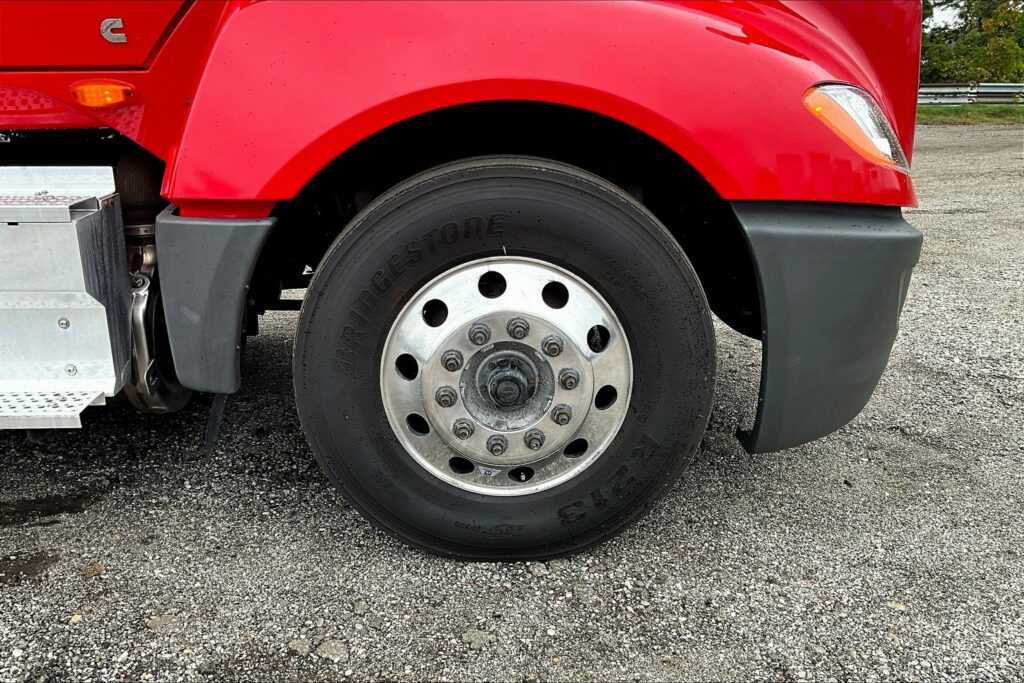 2021 CUM LT625 6×4 Sleeper