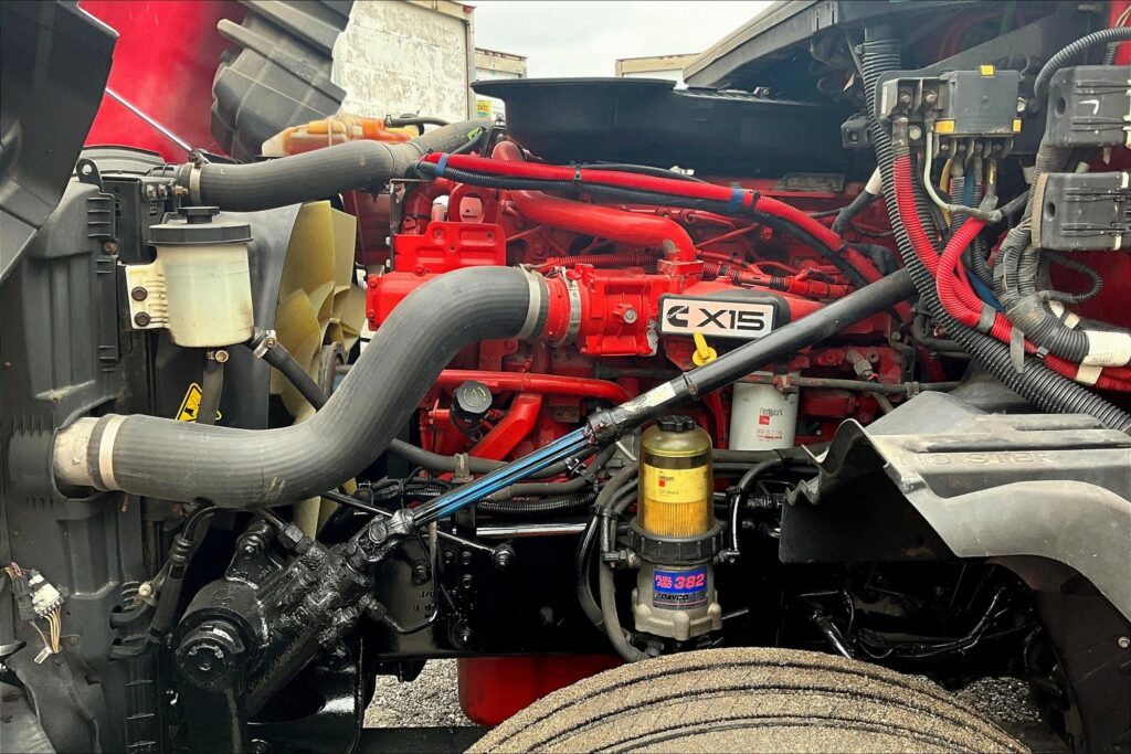 2021 CUM LT625 6×4 Sleeper