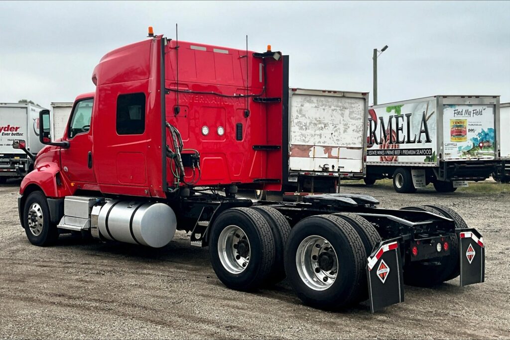 2021 CUM LT625 6×4 Sleeper