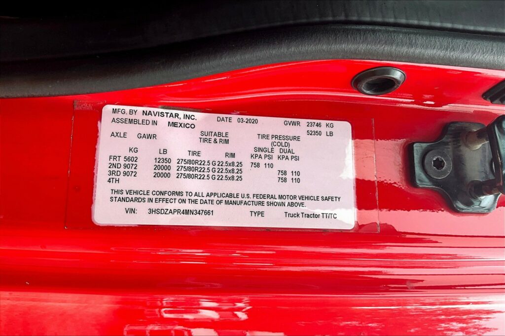 2021 CUM LT625 6×4 Sleeper