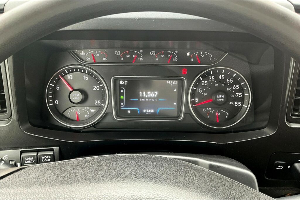 2021 CUM LT625 6×4 Sleeper