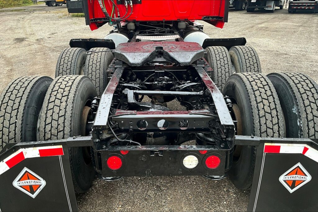 2021 CUM LT625 6×4 Sleeper