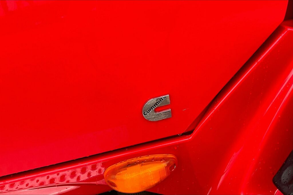 2021 CUM LT625 6×4 Sleeper