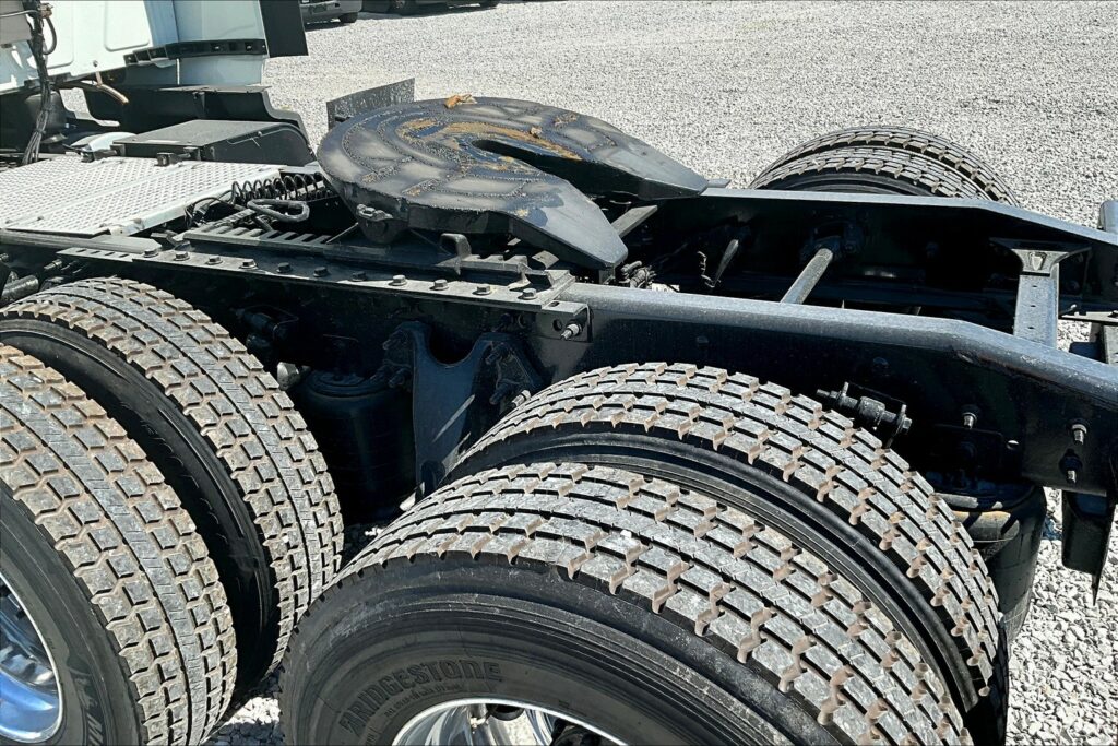 2021 CUM LT625 6×4 Sleeper