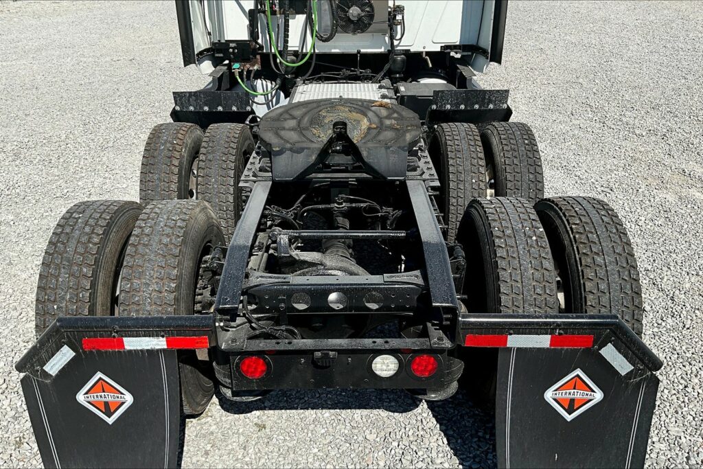 2021 CUM LT625 6×4 Sleeper