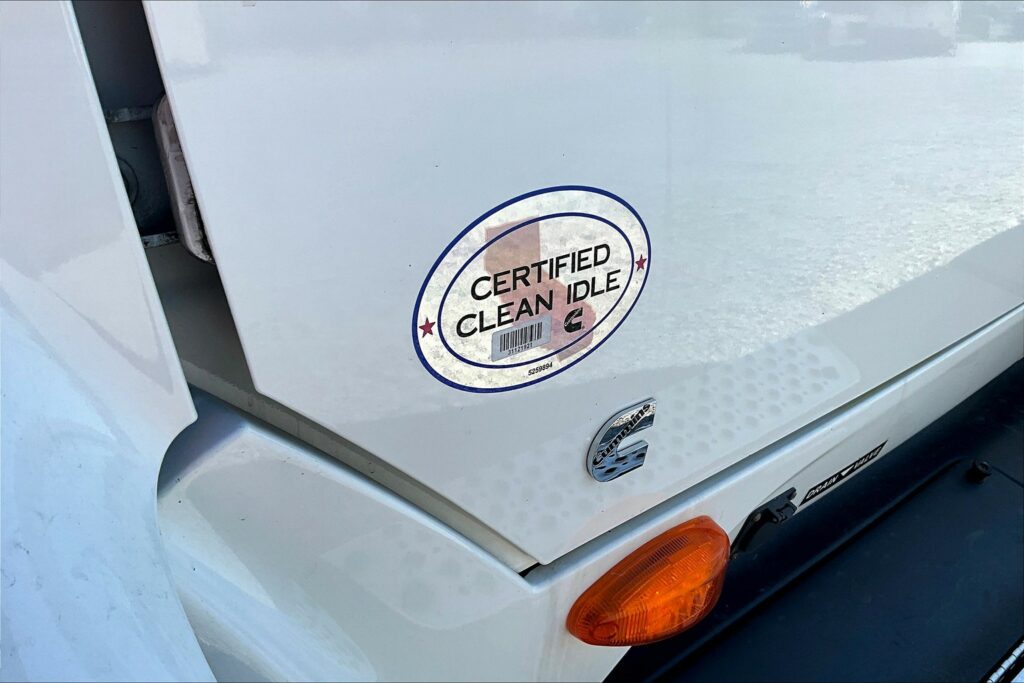 2021 CUM LT625 6×4 Sleeper