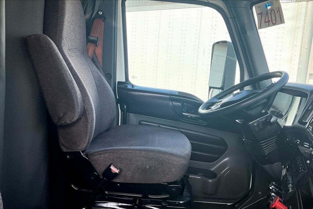 2022 CUM LT625 6×4 Sleeper