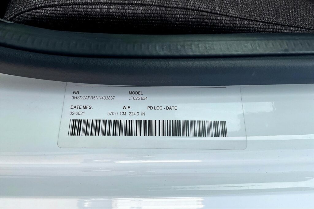 2022 CUM LT625 6×4 Sleeper