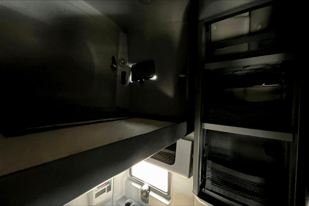 2022 CUM LT625 6×4 Sleeper