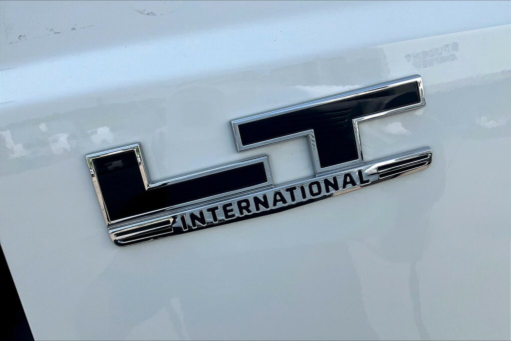 2022 CUM LT625 6×4 Sleeper