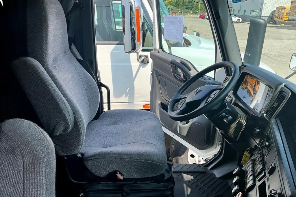 2022 CUM LT625 6×4 Sleeper