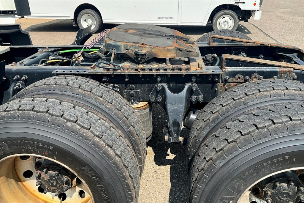 2022 CUM LT625 6×4 Sleeper