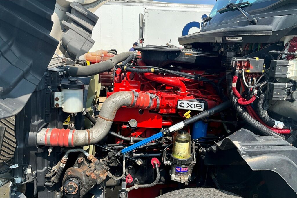 2022 CUM LT625 6×4 Sleeper