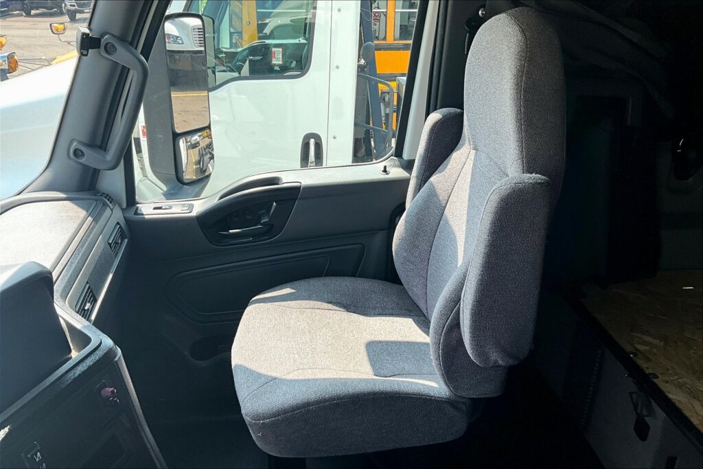 2022 CUM LT625 6×4 Sleeper