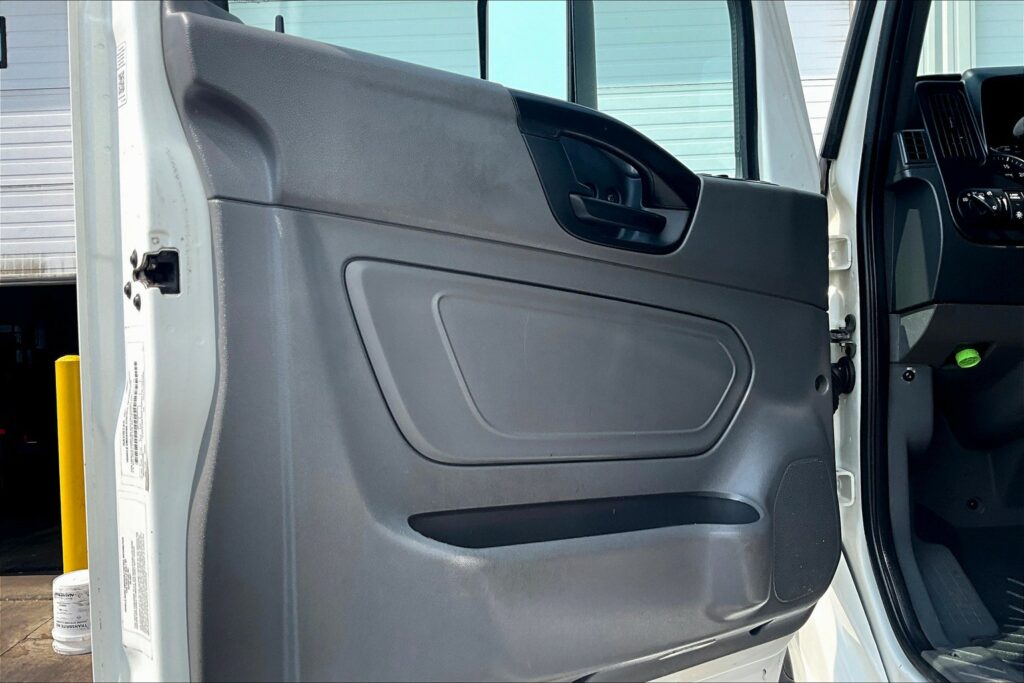 2022 CUM LT625 6×4 Sleeper