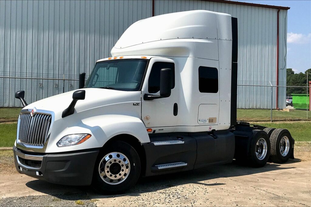 2022 CUM LT625 6×4 Sleeper