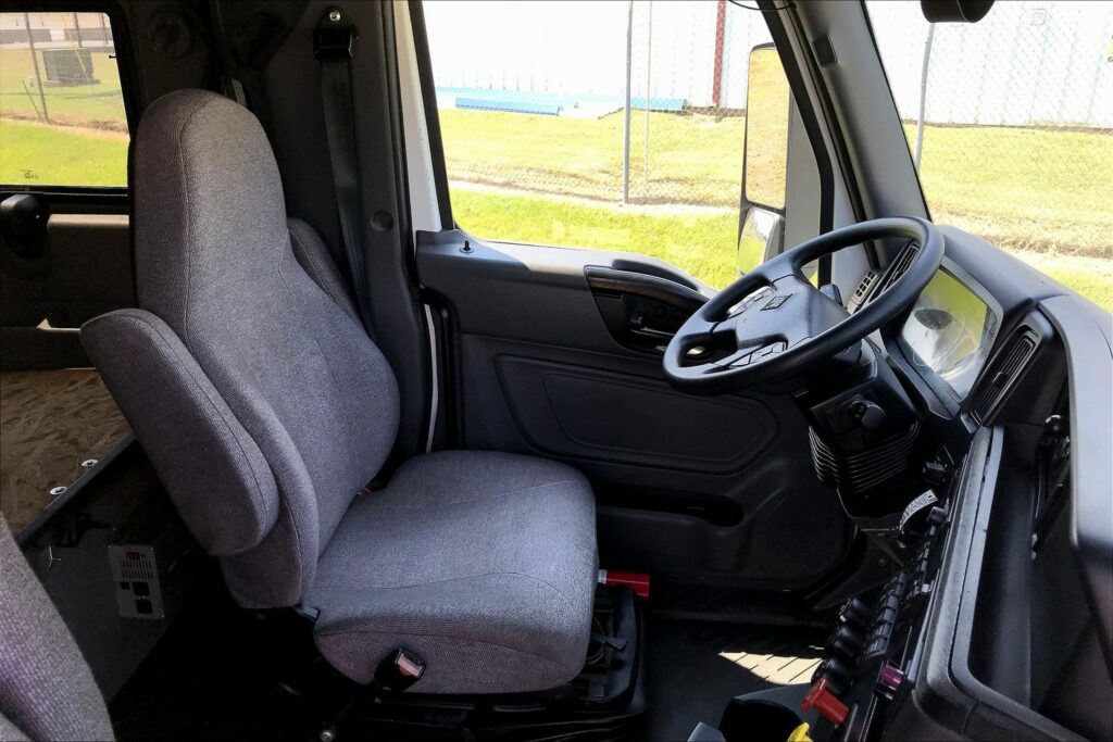 2022 CUM LT625 6×4 Sleeper