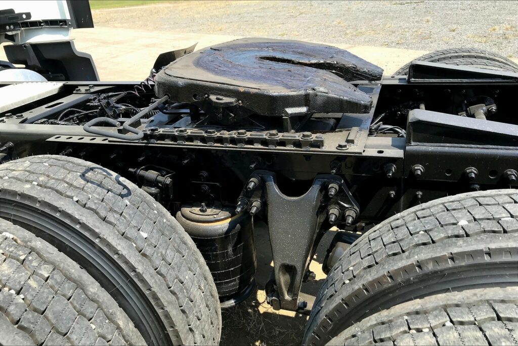 2022 CUM LT625 6×4 Sleeper