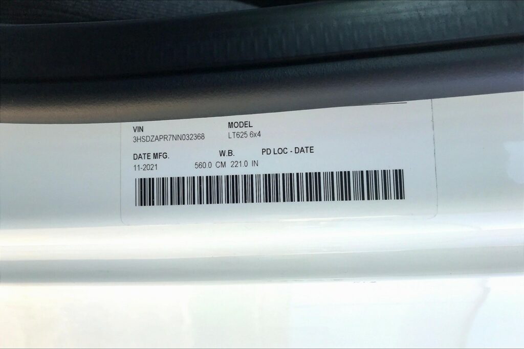 2022 CUM LT625 6×4 Sleeper