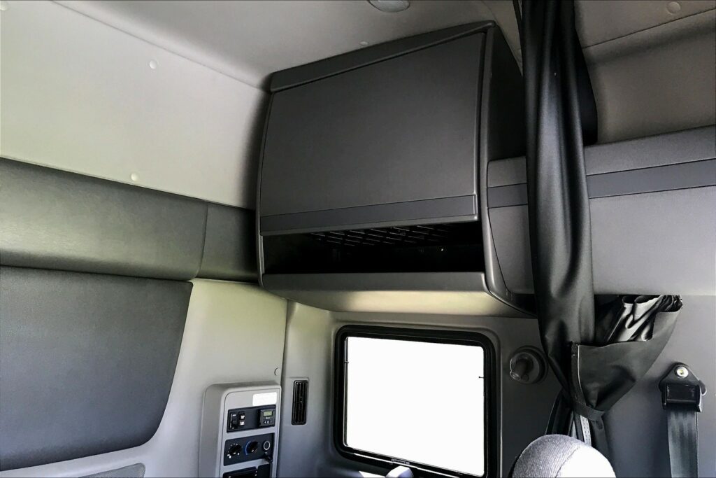 2022 CUM LT625 6×4 Sleeper