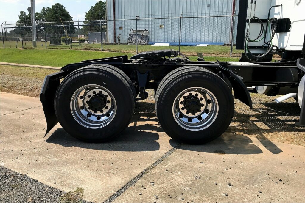 2022 CUM LT625 6×4 Sleeper