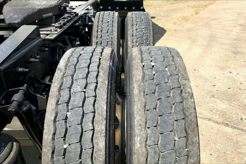 2022 CUM LT625 6×4 Sleeper