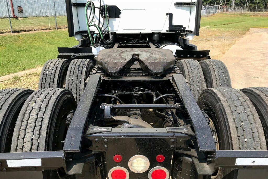 2022 CUM LT625 6×4 Sleeper