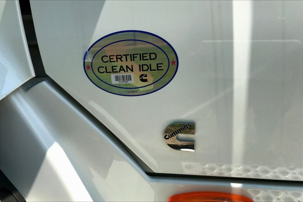 2022 CUM LT625 6×4 Sleeper